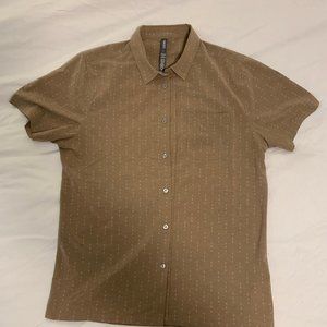 Vuori Short-Sleeve Bridge Button Down (L)